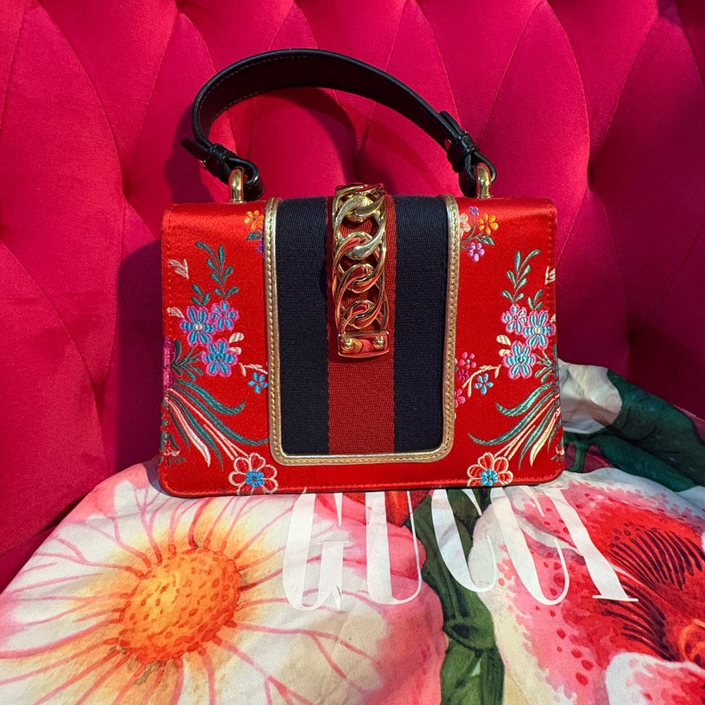 Gucci Mini Sylvie in Red Floral Jacquard - Picture 5 of 10